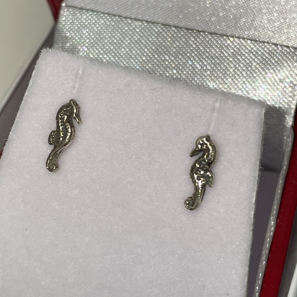 Silver Seahorse Small Stud Earrings - Picture 4 of 6